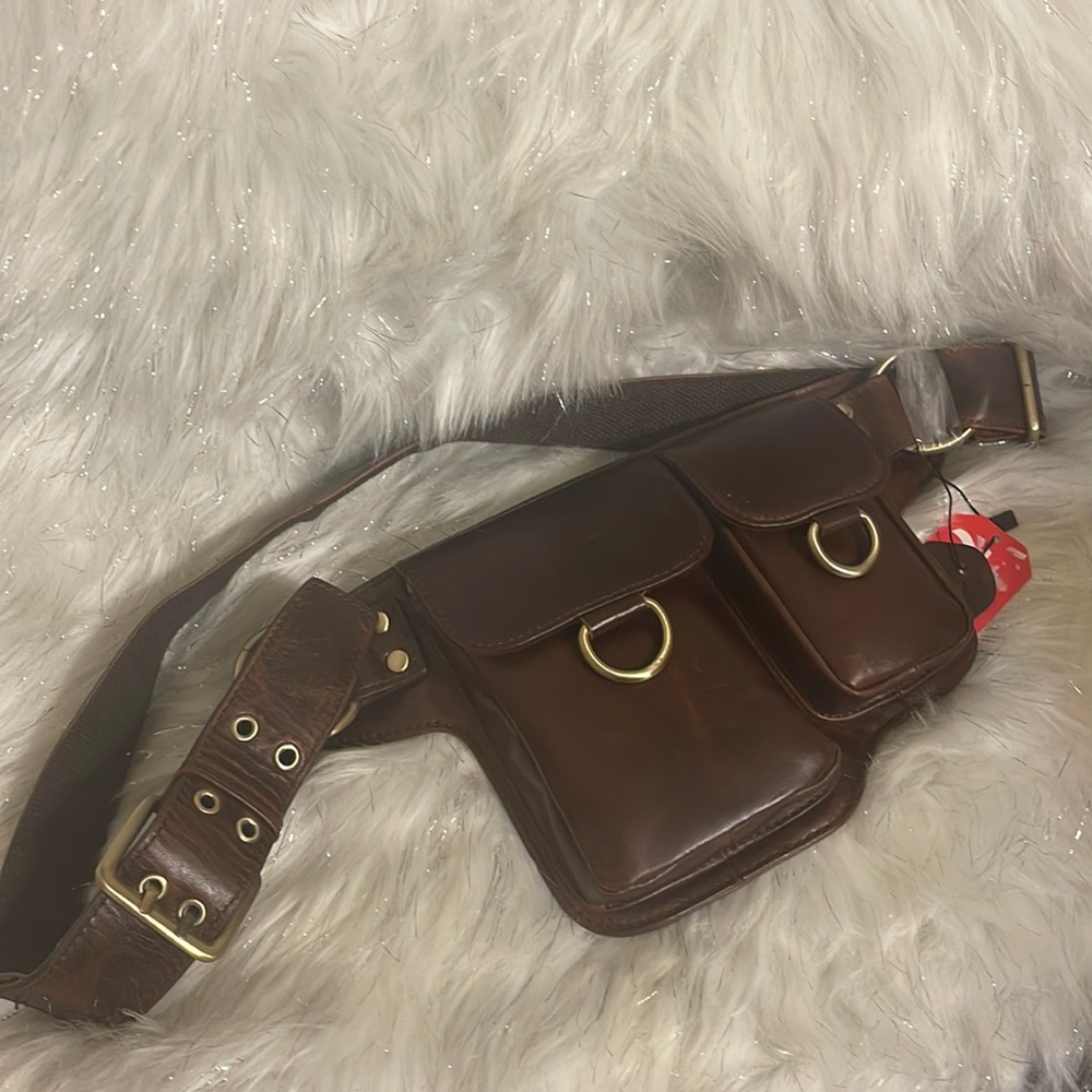 New!!! Beautiful Vicenzo Leather Fanny pack